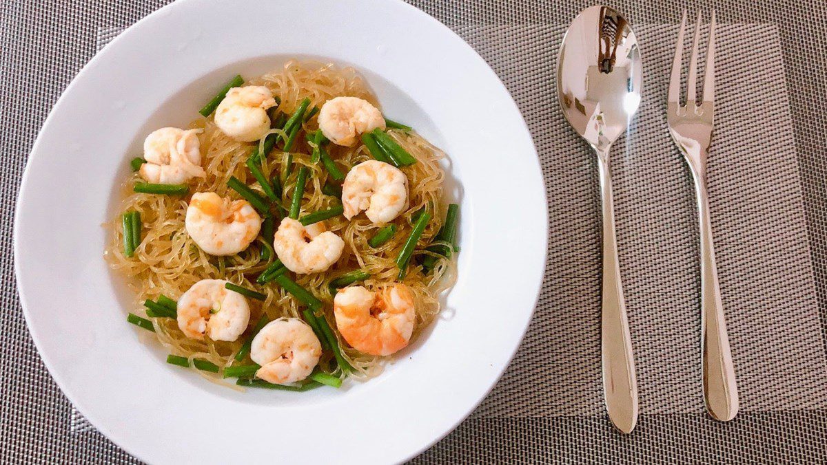 Stir-fried glass noodles with shrimp