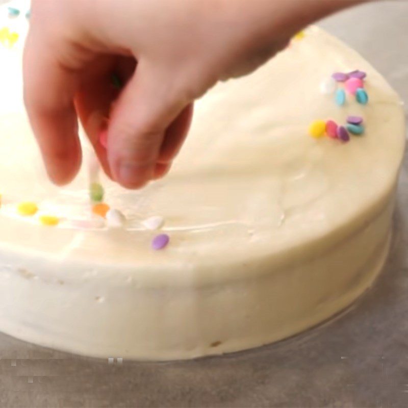 Step 4 Frosting and Decorating Microwave Cake