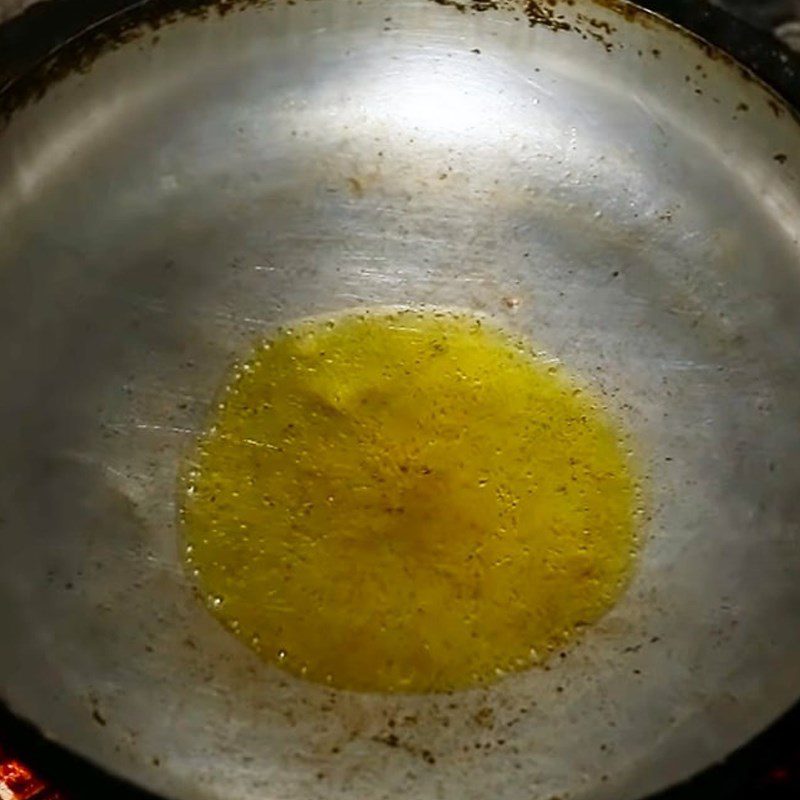 Step 2 Stir-fried squid Garlic stir-fried squid