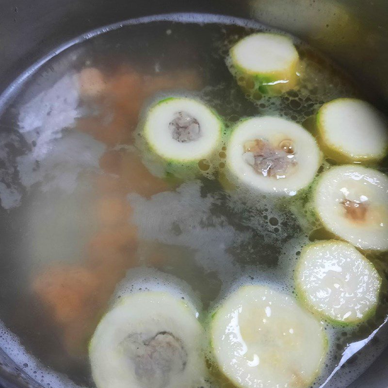 Step 3 Cooking zucchini soup stuffed with shrimp and pork