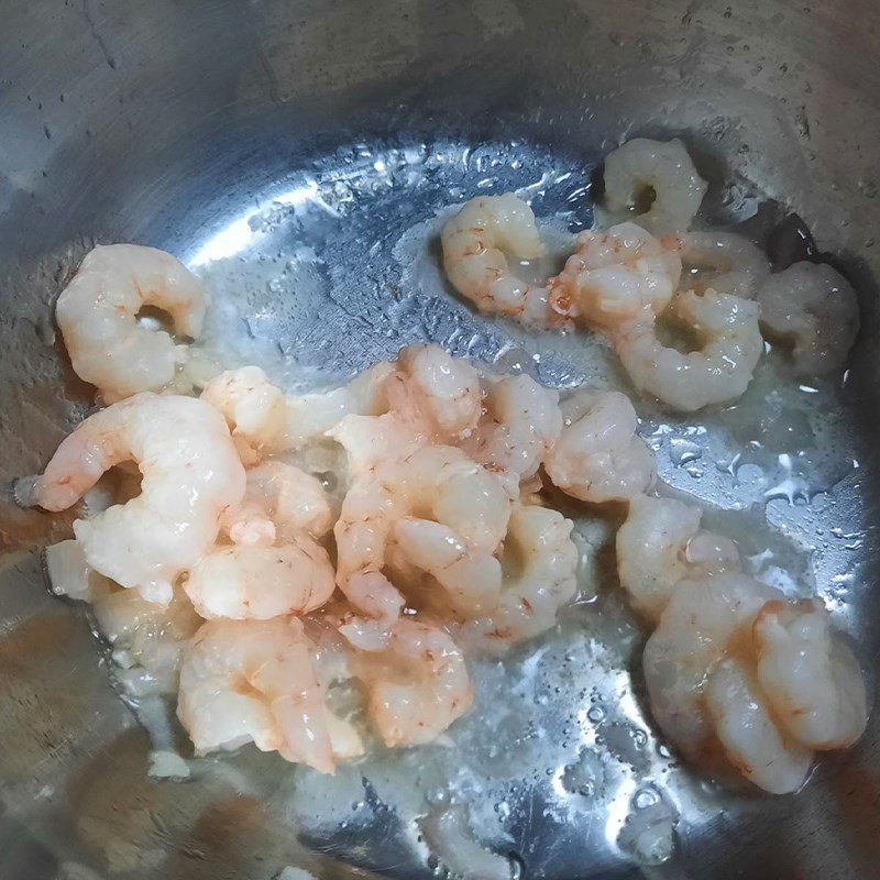 Step 3 Cook the soup for Zucchini Soup stuffed with shrimp and meat