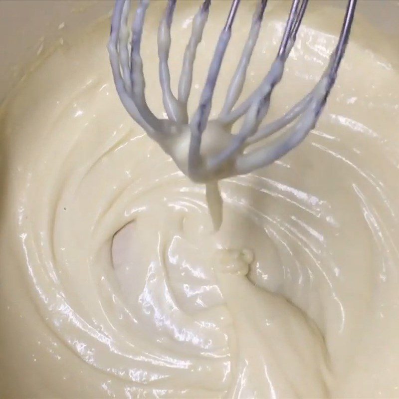 Step 2 Cook the cheese sauce from cream cheeses and whipping cream