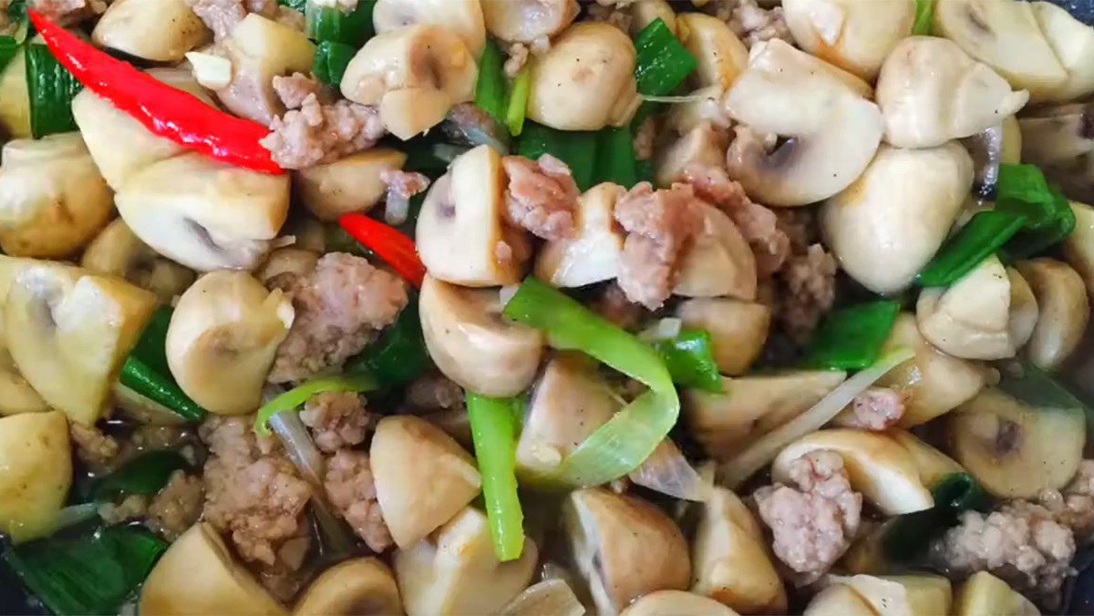 Stir-fried Enoki Mushrooms with Pork