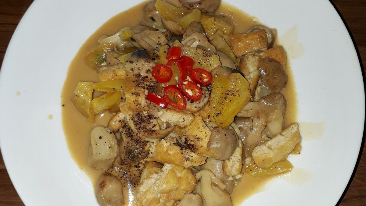 Stir-fried straw mushrooms with fermented tofu