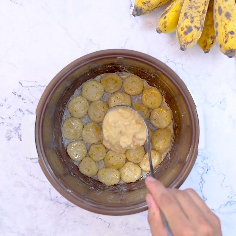 Step 4 Cooking Cake Banana Cake baked in a rice cooker