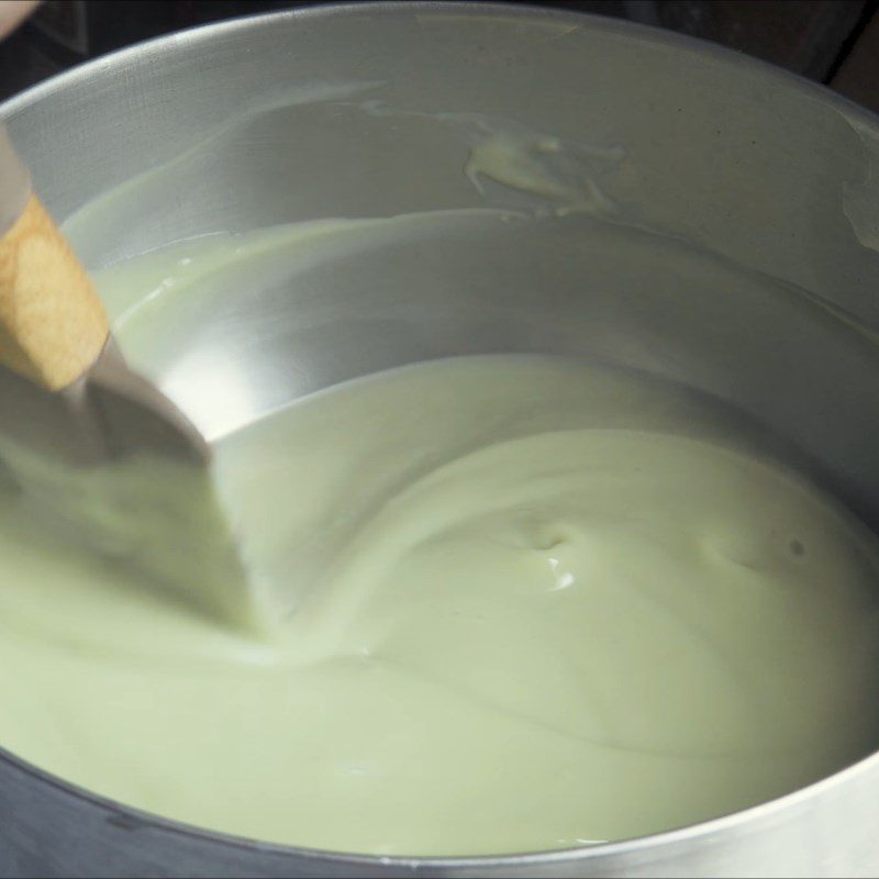 Step 2 Cooking the milk mixture Fresh milk fried with green tea flavor