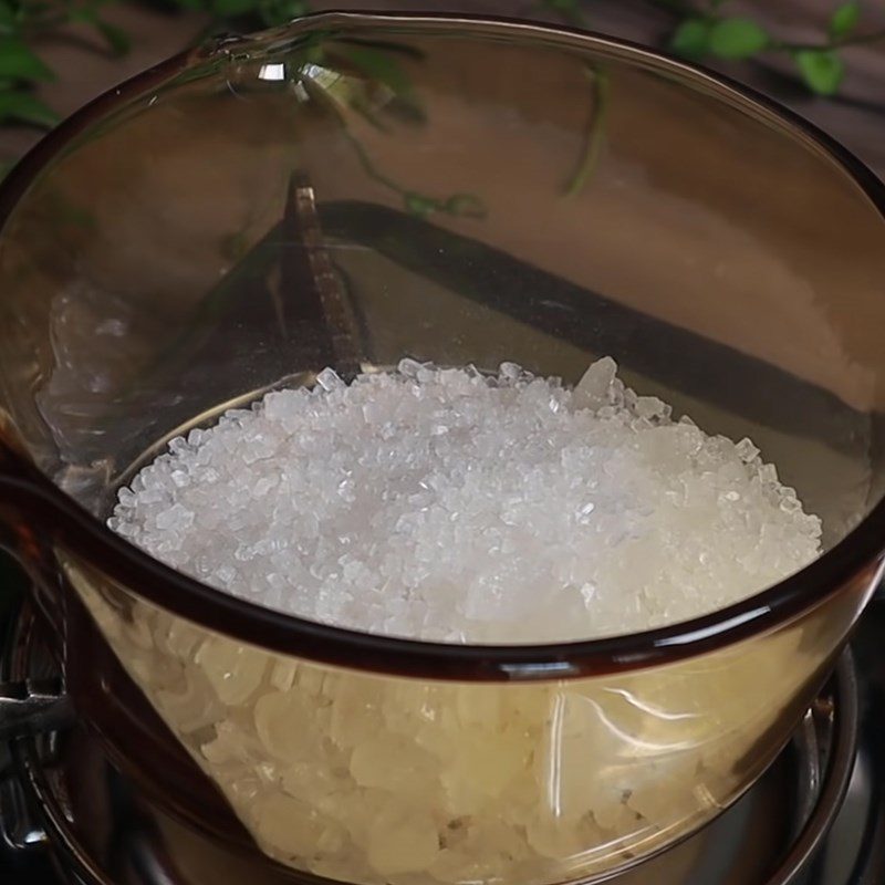 Step 1 Cook jelly powder for yellow rose jelly