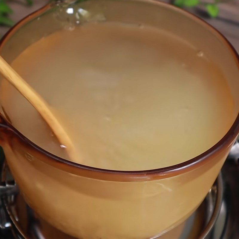 Step 1 Cook jelly powder for yellow rose jelly