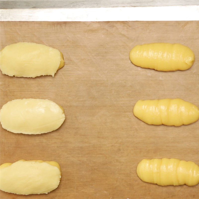 Step 3 Cook the shell dough for choux pastry with green tea cream filling