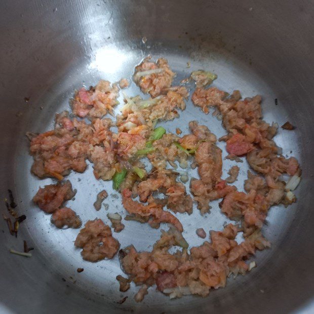 Step 3 Cook the soup Braised pork leg soup with gourd