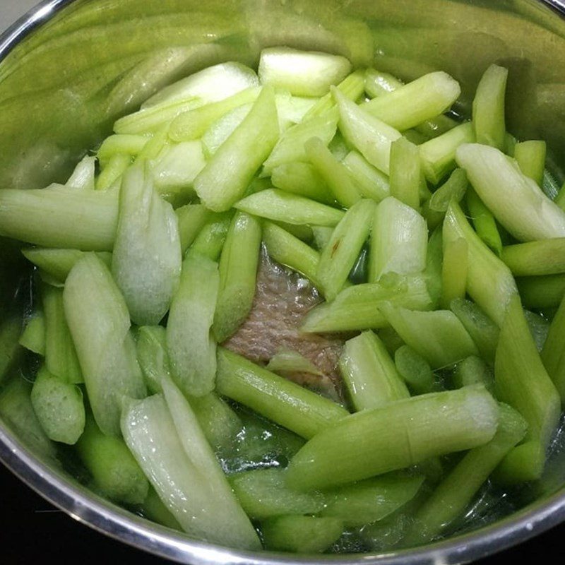 Step 3 Cook the soup Sour soup with tilapia cooked with vinegar