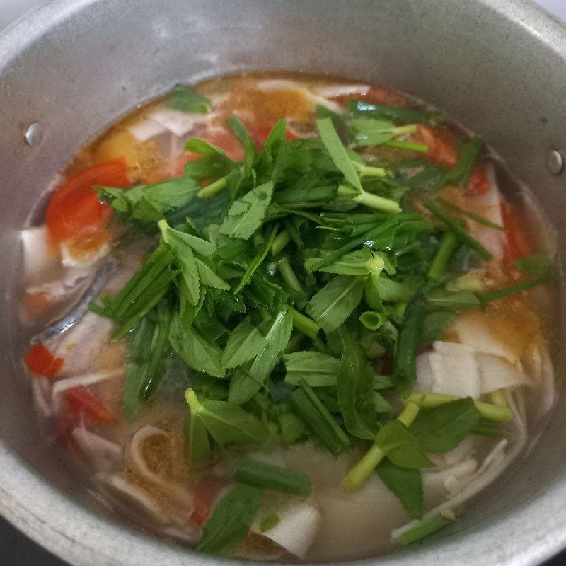 Step 3 Cooking soup Sour bamboo shoot fish soup