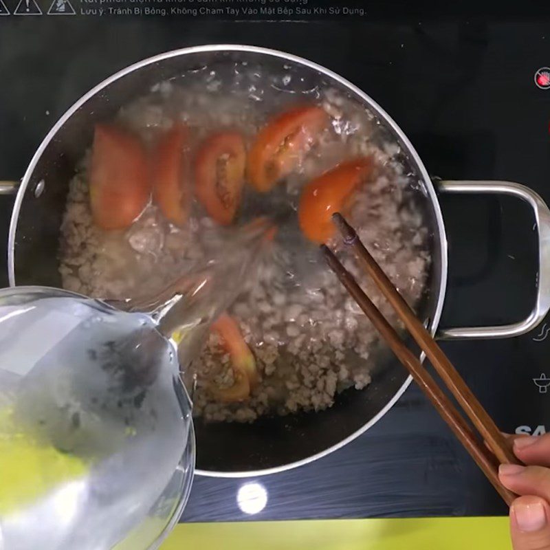 Step 3 Cook the soup Bitter melon soup with minced meat