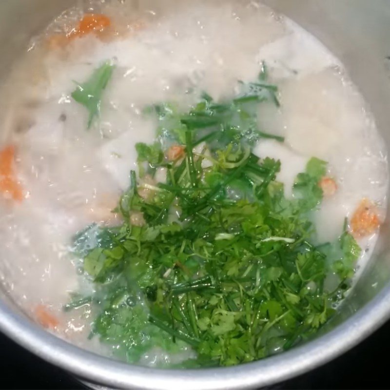 Step 2 Cook the soup for Taro Soup with Dried Shrimp