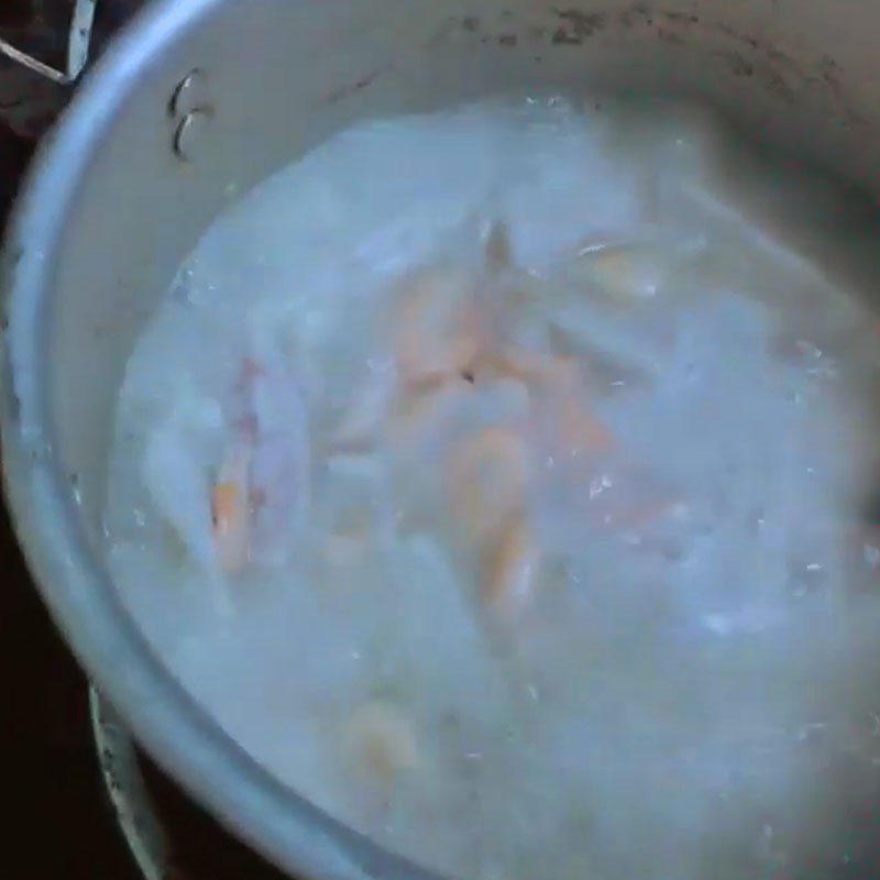 Step 3 Cooking fresh shrimp taro soup