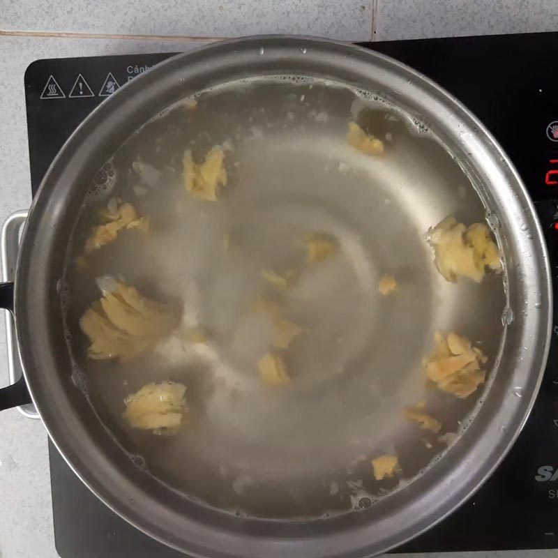 Step 4 Cook the soup Clam soup with dill and tomato