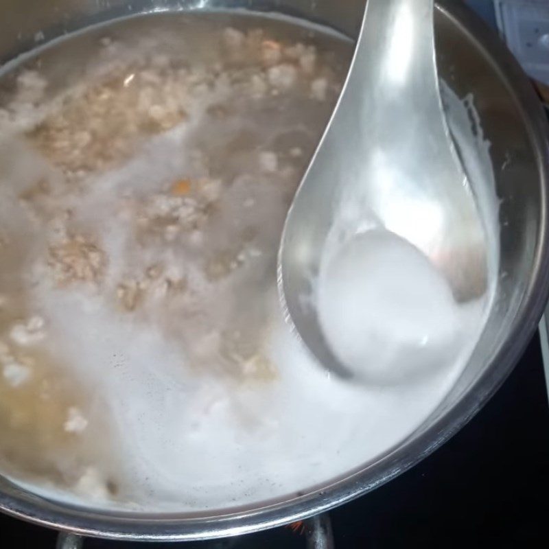 Step 5 Cooking the soup Vegetarian gourd soup with mushrooms