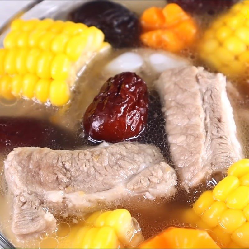 Step 4 Cook the soup for the rib soup with mushrooms and vegetables