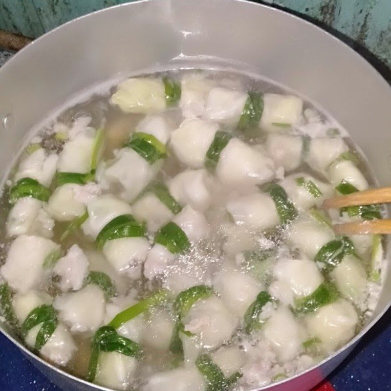 Step 3 Cooking soup Sweet mustard greens with minced meat