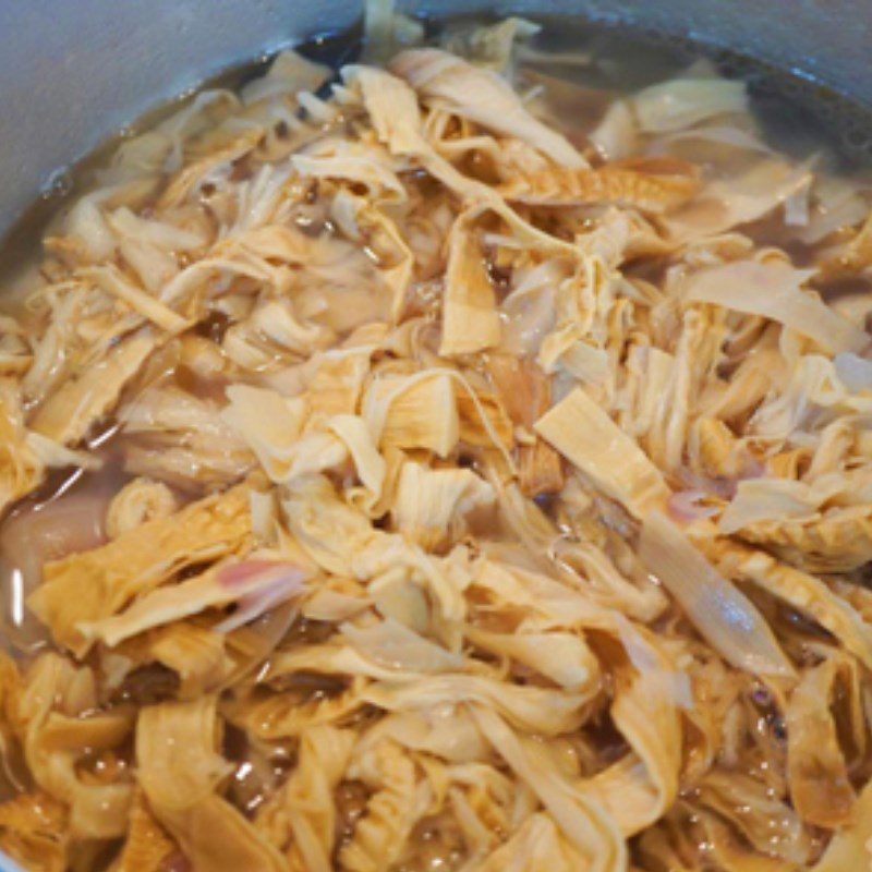 Step 2 Cooking dry bamboo shoot soup with bones