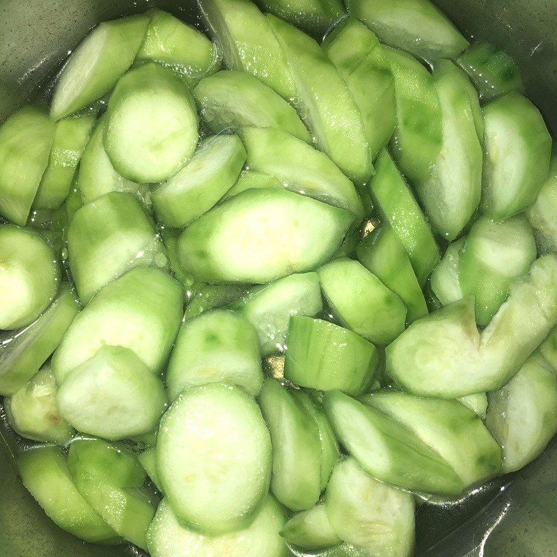 Step 3 Cooking soup Fresh gourd shrimp soup with Chinese squash