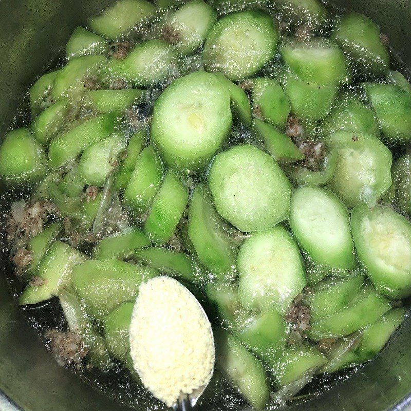 Step 3 Cooking soup Papaya beef soup