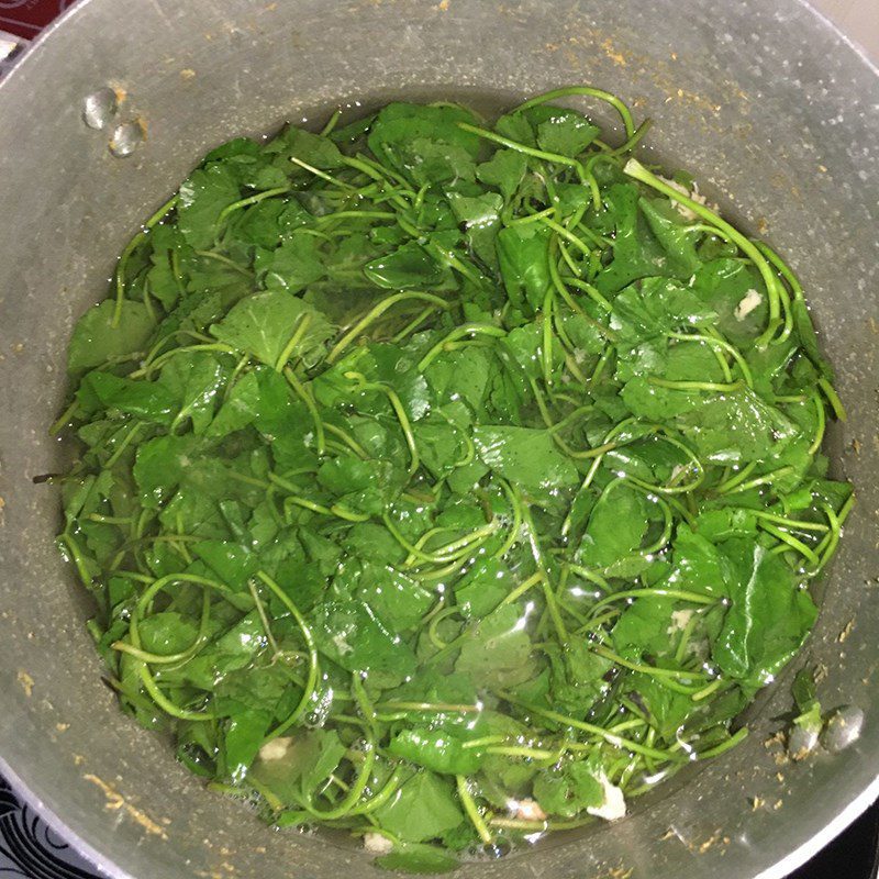 Step 3 Cook the soup Sweet mustard greens soup with snakehead fish