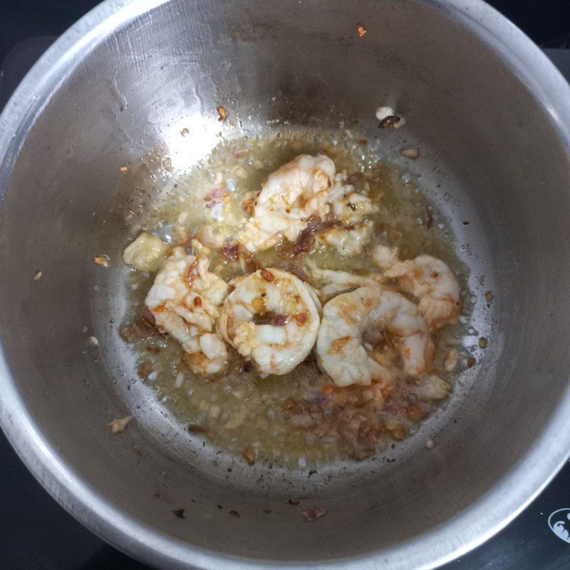 Step 3 Cook the soup Fresh shrimp soup