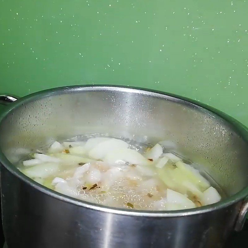 Step 3 Cook the gourd soup with scallops Scallop soup