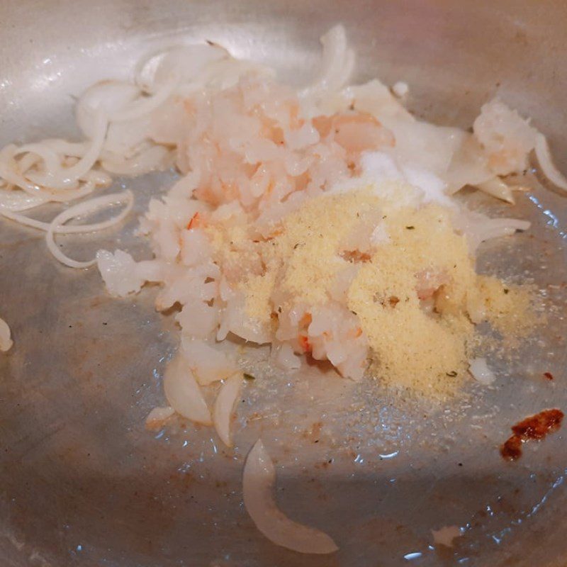 Step 2 Cook zucchini soup with shrimp