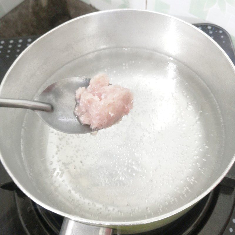 Step 3 Cook sweet mustard greens soup with snakehead fish Snakehead fish cake soup with sweet mustard greens