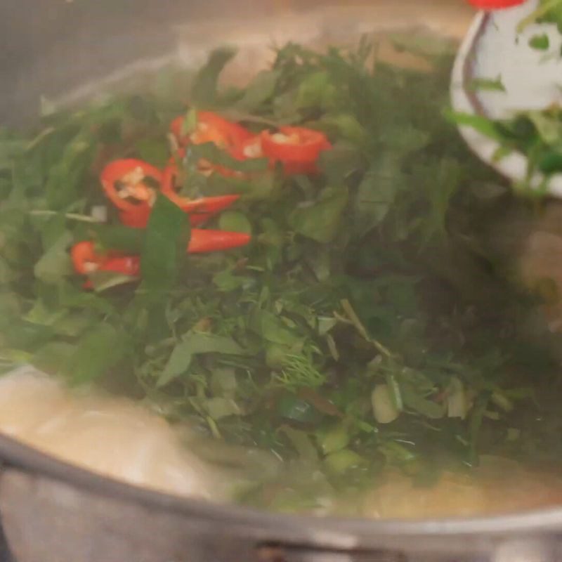 Step 3 Cook the sour soup with fish Sour soup with fish