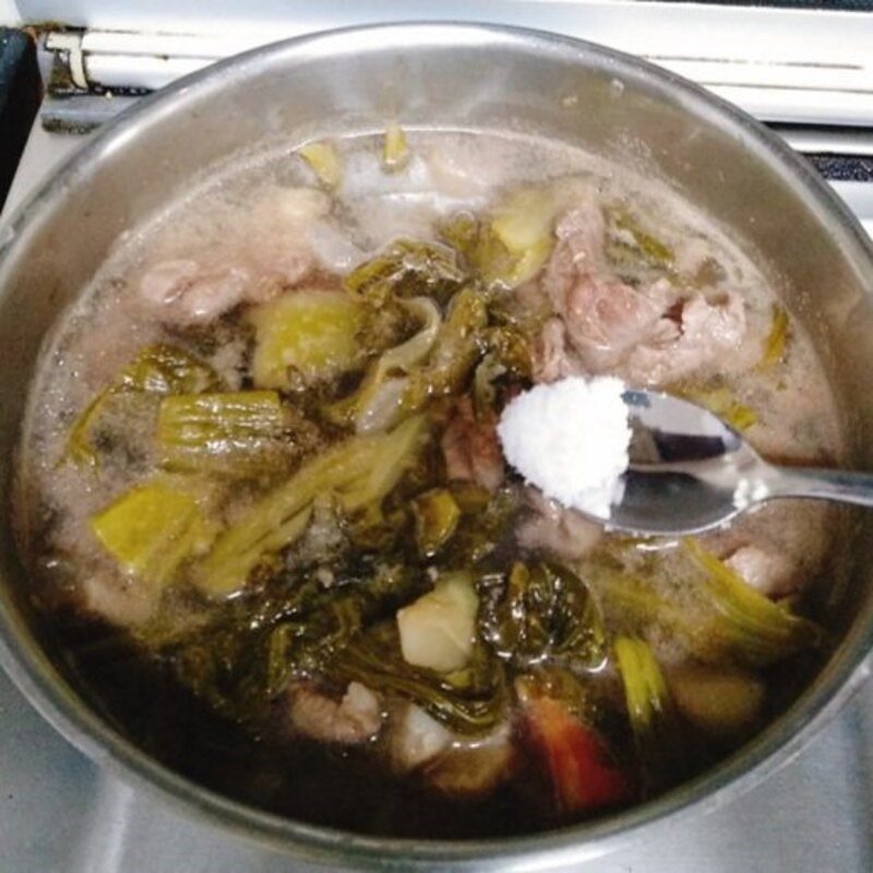 Step 3 Cooking sour melon soup with beef and tần vegetables