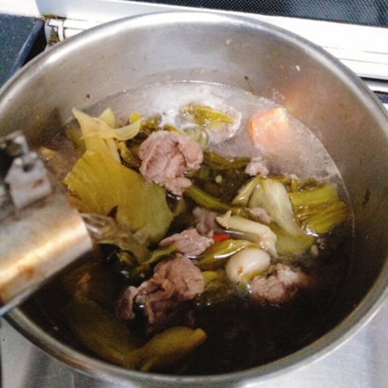 Step 3 Cooking sour melon soup with beef and tần vegetables