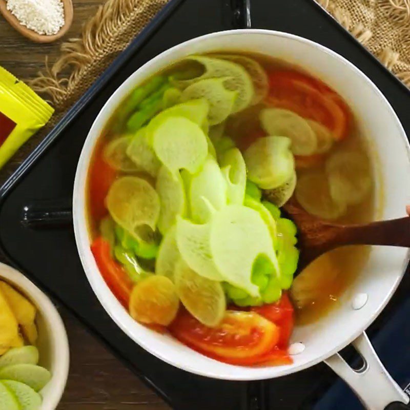 Step 4 Cook bitter melon and dọc mùng soup Sour bitter melon soup with vegetarian dọc mùng