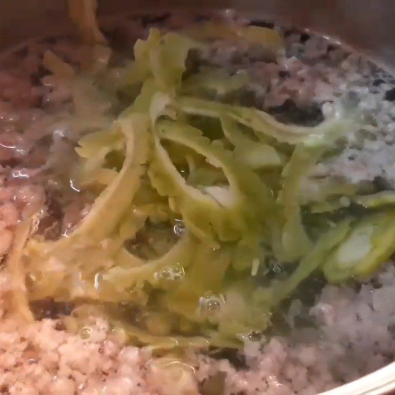 Step 3 Cooking bitter melon soup with minced meat