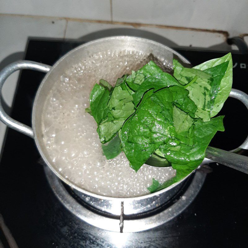 Step 3 Cooking Amaranth Soup with Minced Meat Amaranth Soup with Minced Meat