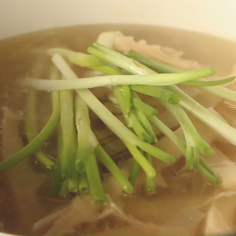 Step 3 Cooking braised pig's trotters with fresh bamboo shoots