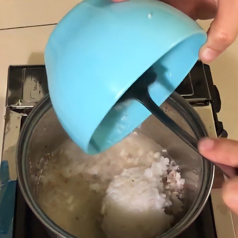 Step 3 Cook the porridge for snakehead fish and sweet vegetable porridge for weaning