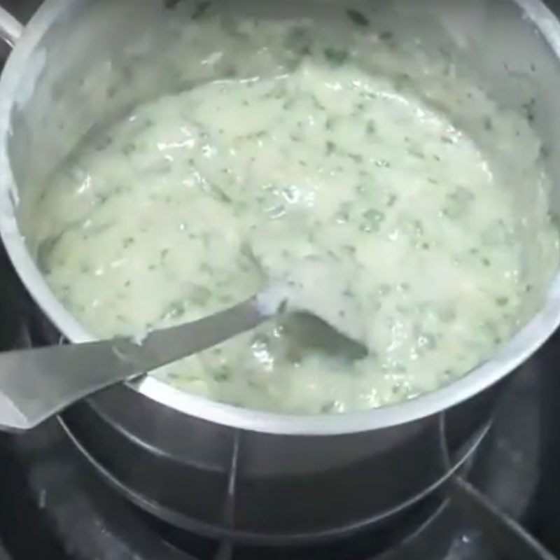 Step 2 Cooking spinach and chicken egg porridge