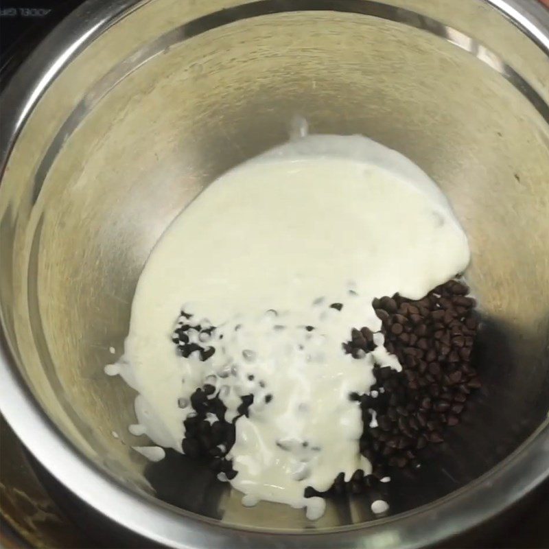 Step 1 Melt the chocolate Chocolate Lava Mooncake