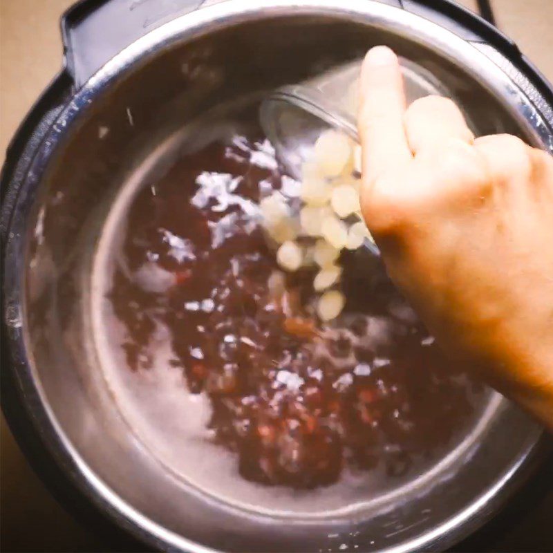 Step 2 Cook the red bean dessert for Red Bean Mochi