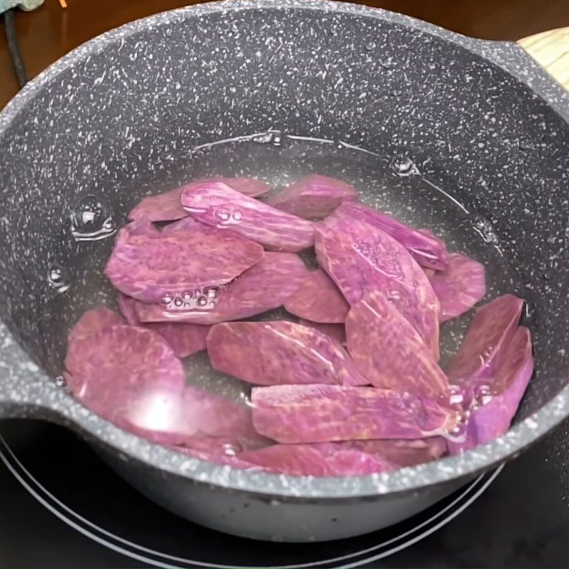 Step 1 Cook the purple sweet potato Purple Sweet Potato Cake with Mung Bean Filling