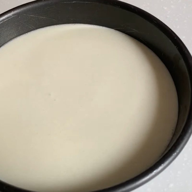 Step 4 Cooking and kneading the cake skin Soft cake with sticky rice flour and lotus seed filling