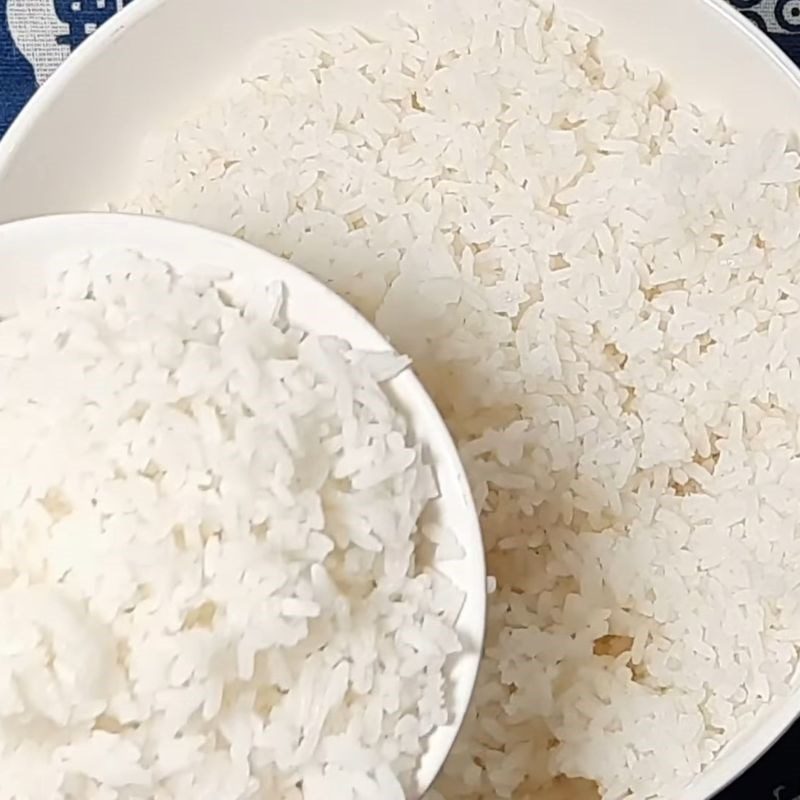 Step 4 Cook the rice Fried salty vegetarian rice