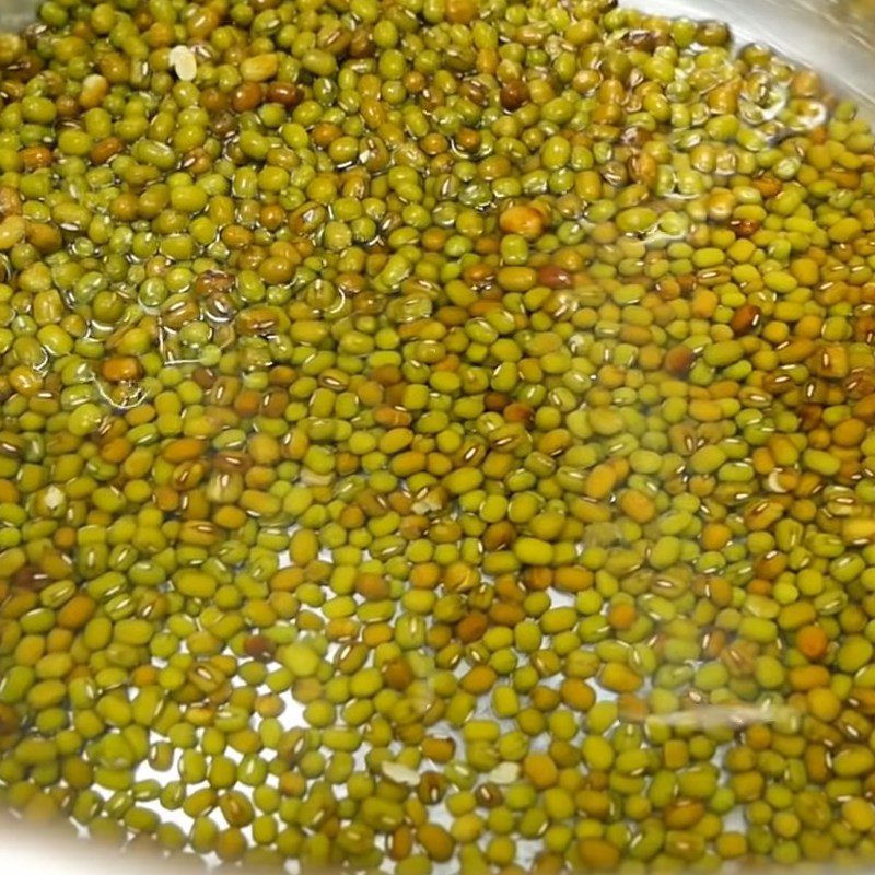 Step 1 Cooking mung beans for Bánh đúc lá lúa - mung bean cake with coconut milk and scallions