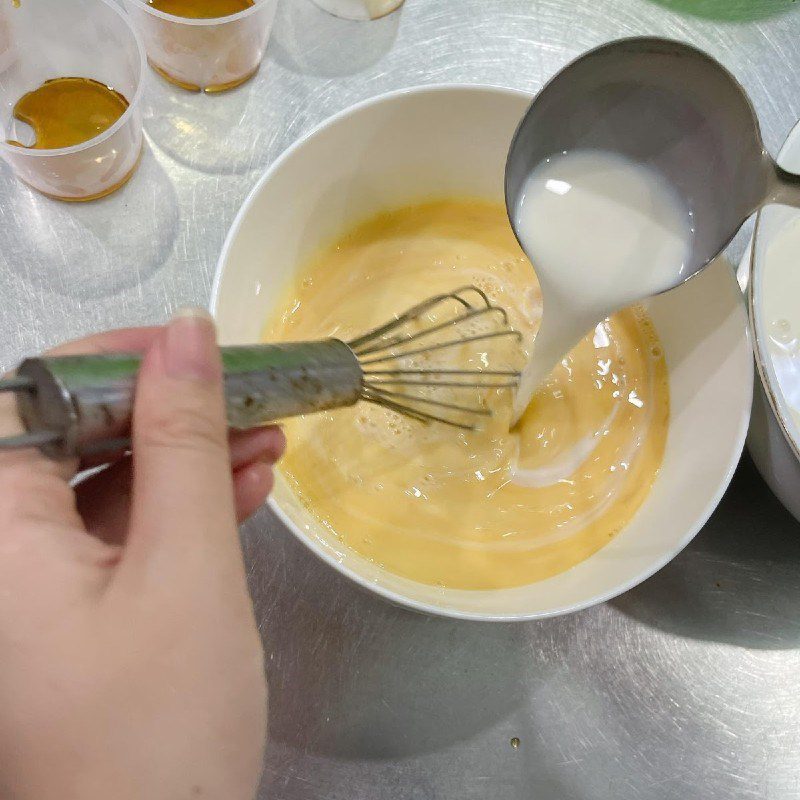 Step 2 Cook the flan mixture Mid-Autumn cake with red dragon fruit jelly and flan filling