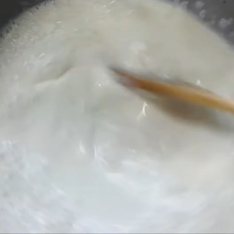 Step 2 Cook the mixture of cassava Kuzumochi milk