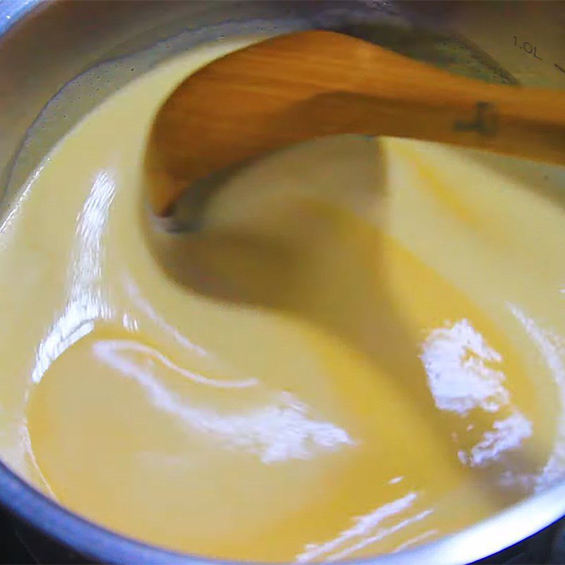 Step 3 Cook the salted egg sauce mixture Salted egg sauce for seafood dishes