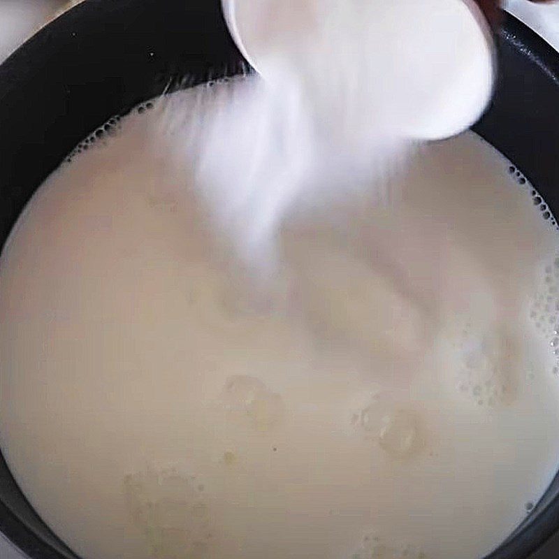 Step 1 Cook the milk mixture for Fried Fresh Milk Cake with Potato Starch